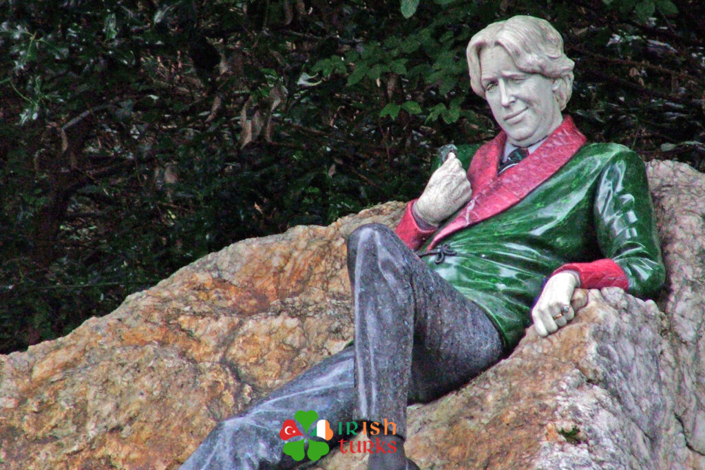 Oscar Wilde, Edebiyatı alanındaki İrlandalı Ünlüler arasında yer alır