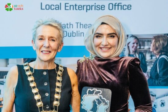 İrlanda'daki Türk Doktor Yılın Girişimcisi Seçildi